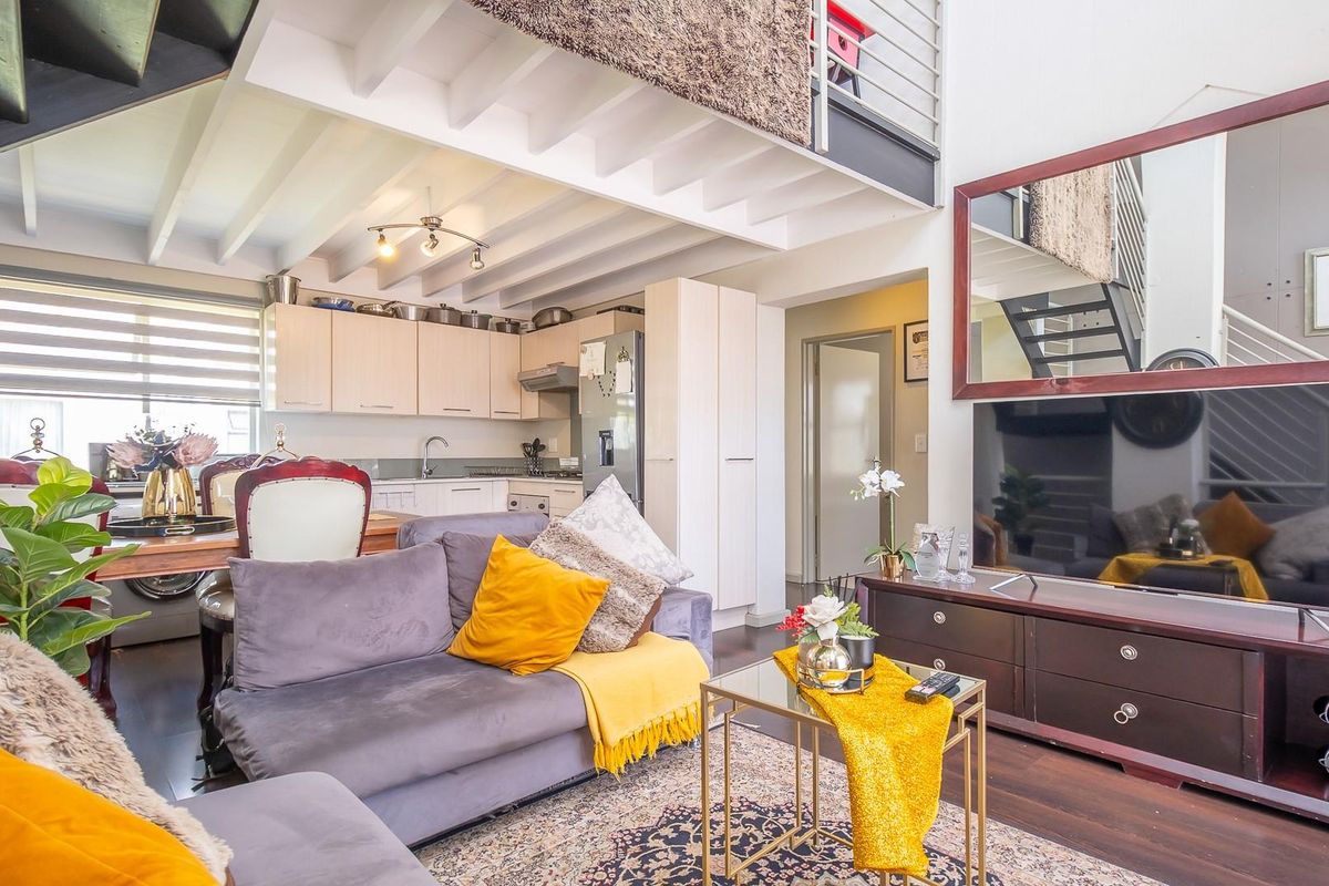 Modern 2-Bedroom Apartment with Loft and Balcony | Prime Location | Excellent Investment Opportunity - Photo 3