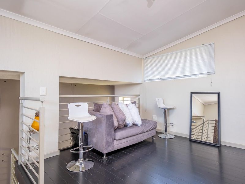 Modern 2-Bedroom Apartment with Loft and Balcony | Prime Location | Excellent Investment Opportunity - Photo 8