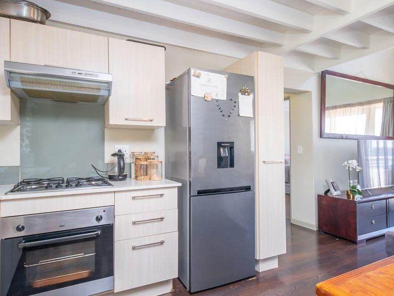 Modern 2-Bedroom Apartment with Loft and Balcony | Prime Location | Excellent Investment Opportunity - Photo 7