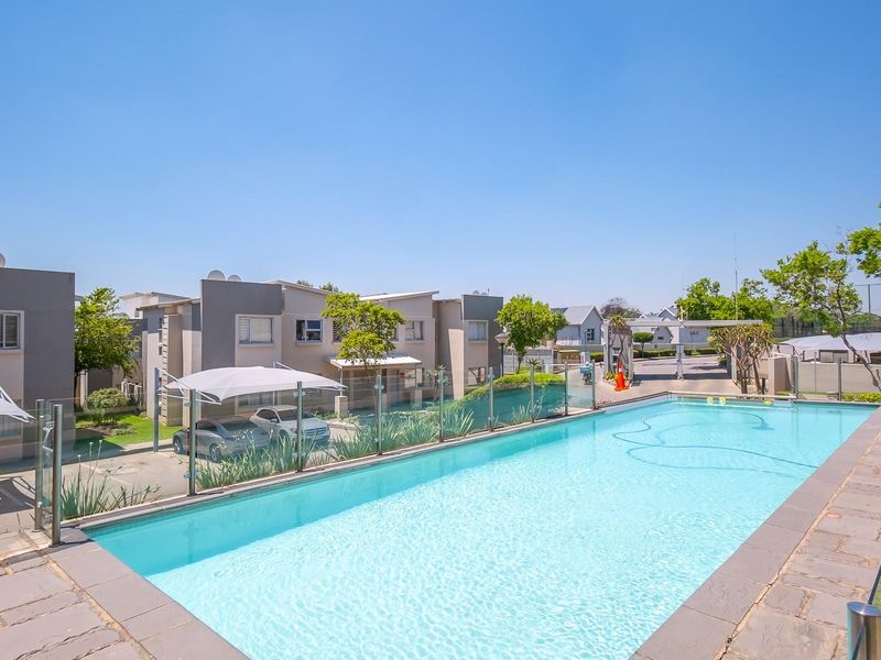 Modern 2-Bedroom Apartment with Loft and Balcony | Prime Location | Excellent Investment Opportunity - Photo 1