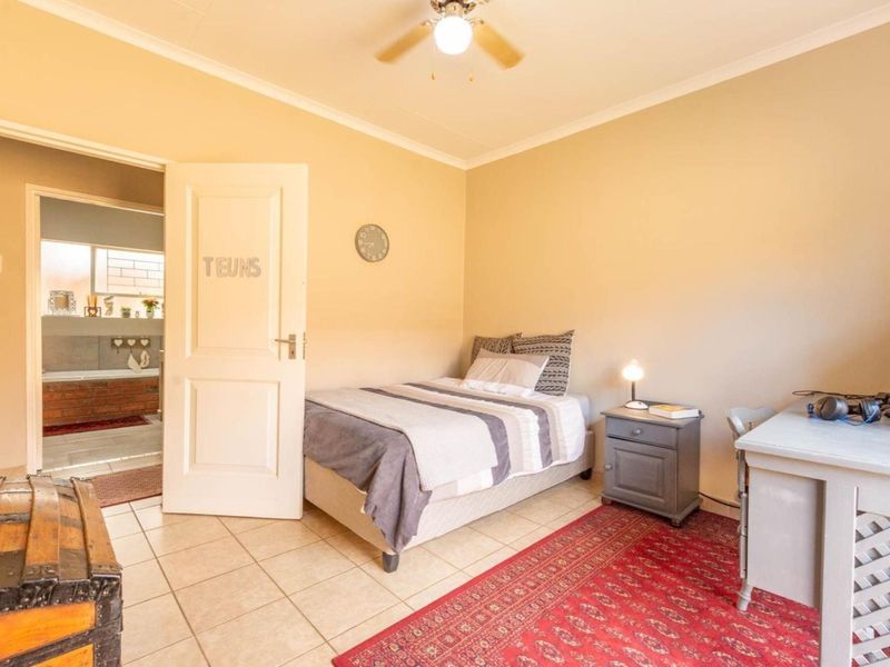 Family home of your Dreams up for grabs!!! - Photo 10