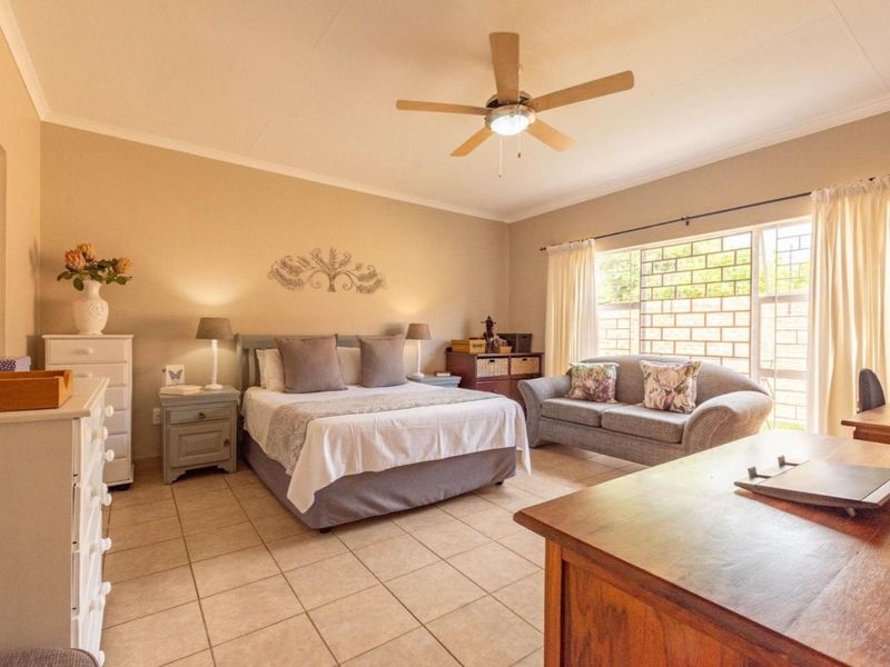 Family home of your Dreams up for grabs!!! - Photo 8