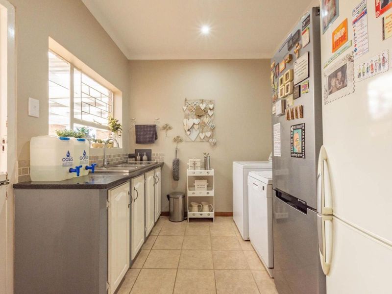 Family home of your Dreams up for grabs!!! - Photo 7