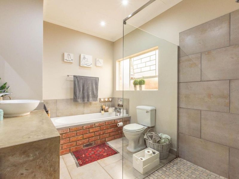 Family home of your Dreams up for grabs!!! - Photo 9