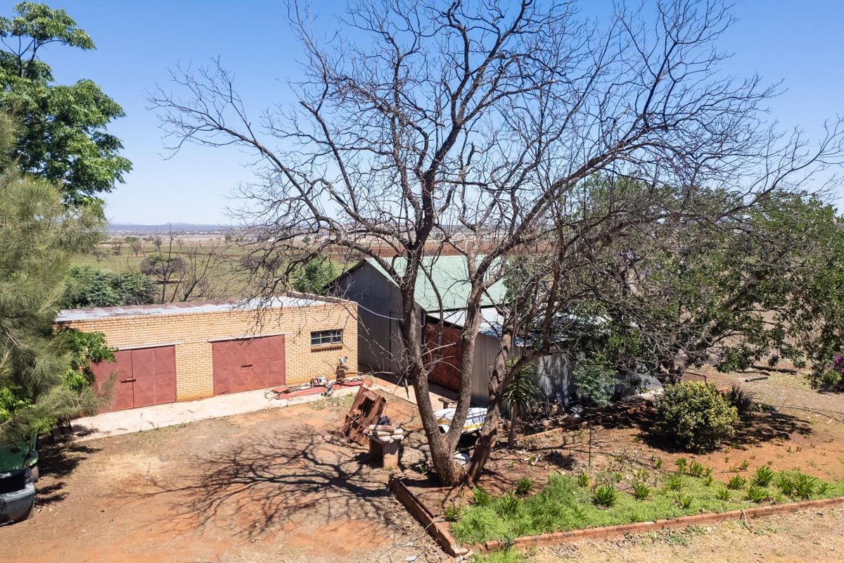 Space, Serenity and Serious Potential in Baskoppies - Photo 4