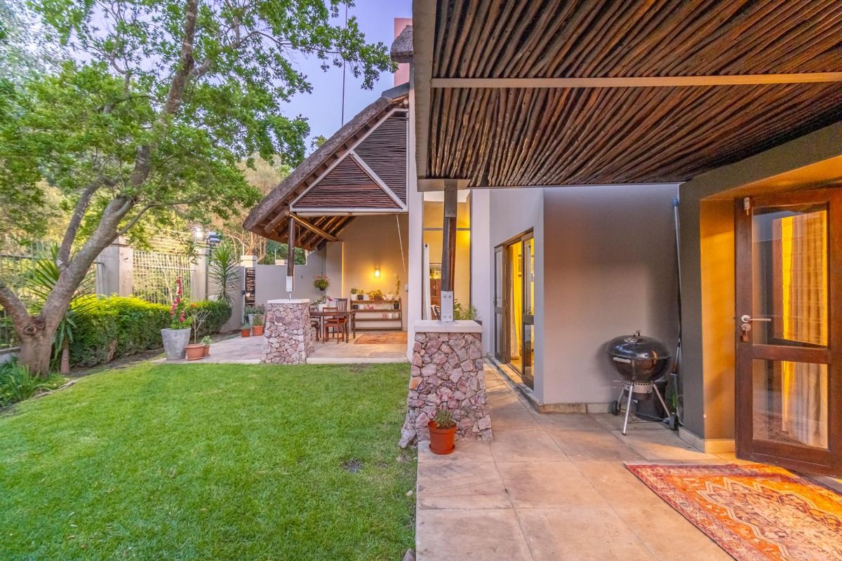 Charming, Nature-lovers Home with a Difference! - Photo 5