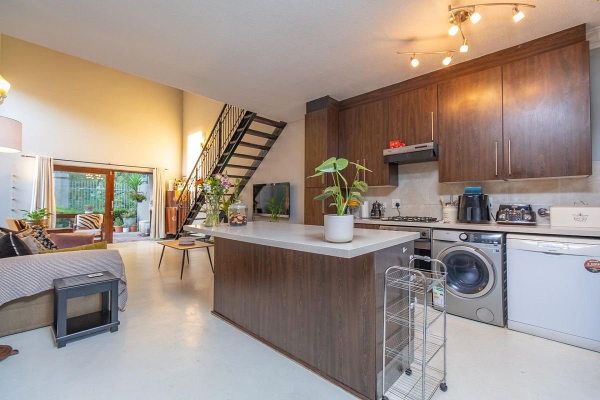 Charming, Nature-lovers Home with a Difference! - Photo 3