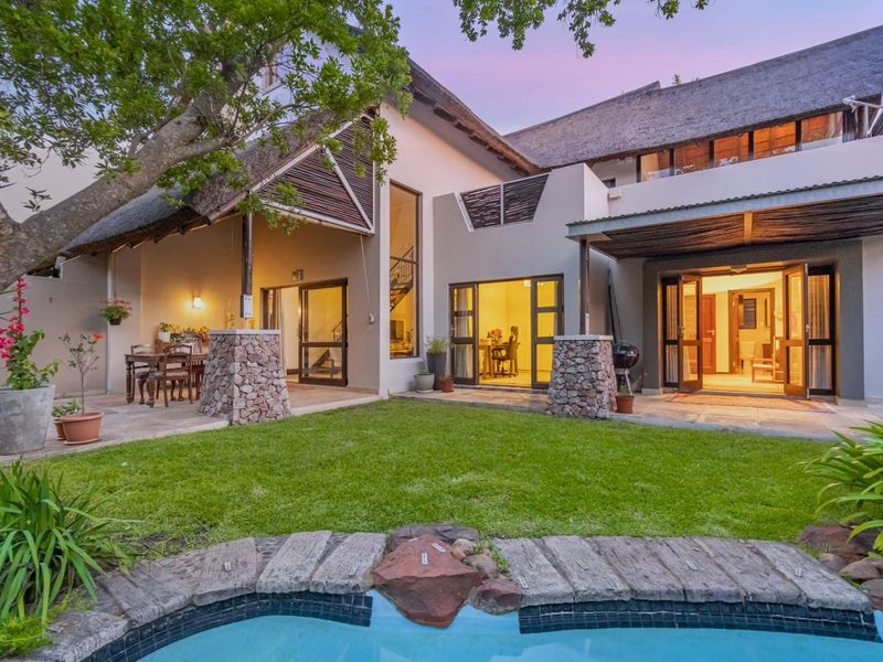 Charming, Nature-lovers Home with a Difference! - Photo 1