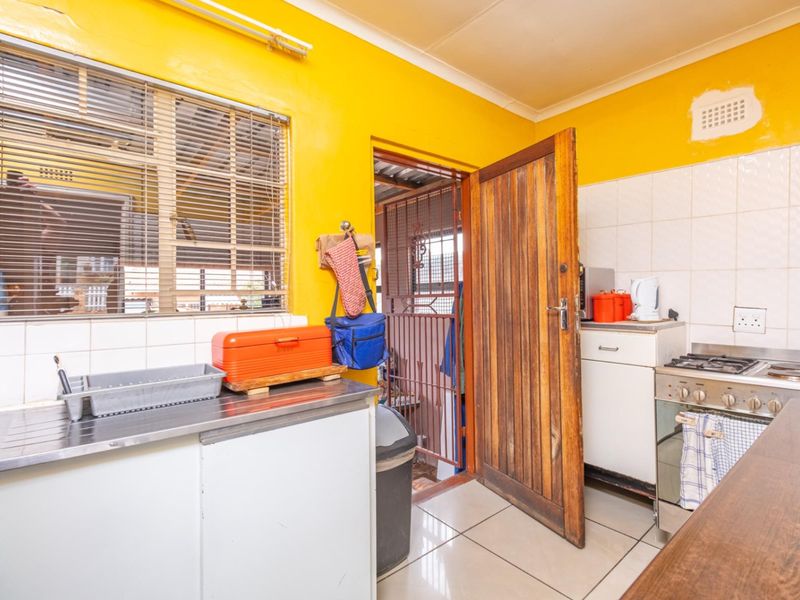 Spacious 3-Bedroom Home with Development Potential in Klipspruit West Ext 2 - Photo 10