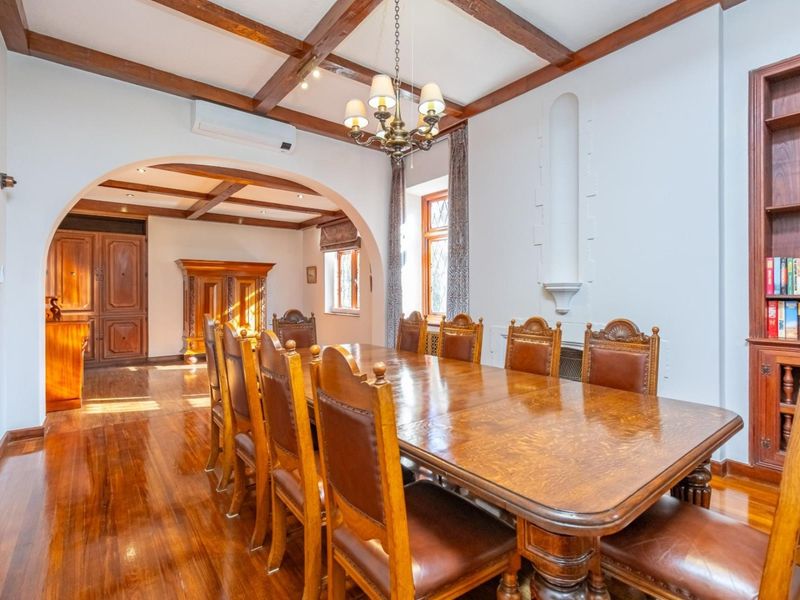 Tudor-Style Ambassadorial Villa - Refined Elegance and Modern Comfort - Photo 10