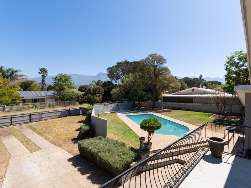 Spacious Family Home in the Sought-After Avenues - Photo 8