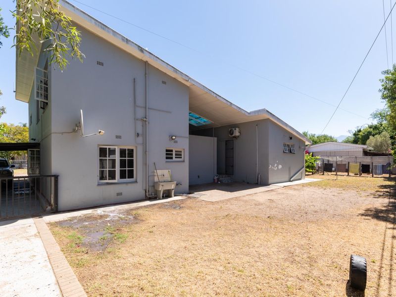 Spacious Family Home in the Sought-After Avenues - Photo 5