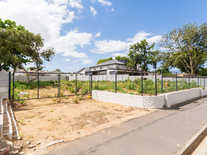 Prime 770m2 Vacant Plot for Sale - Photo 10