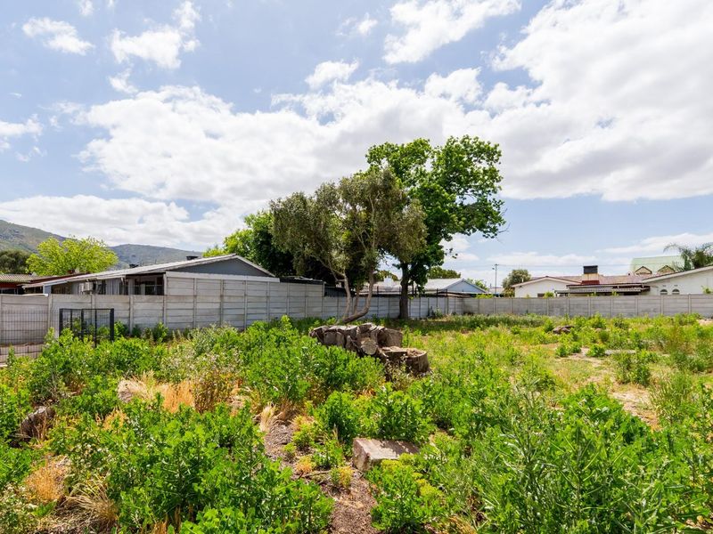 Prime 770m2 Vacant Plot for Sale - Photo 2