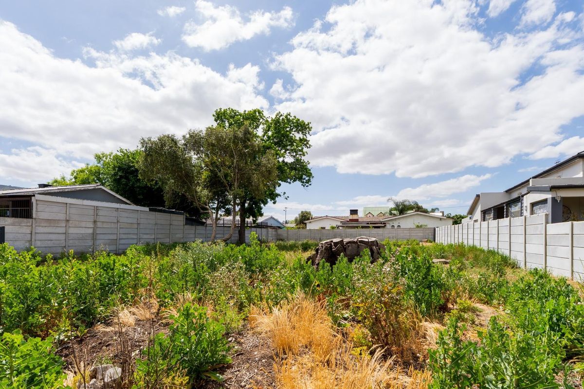 Prime 770m2 Vacant Plot for Sale - Photo 3