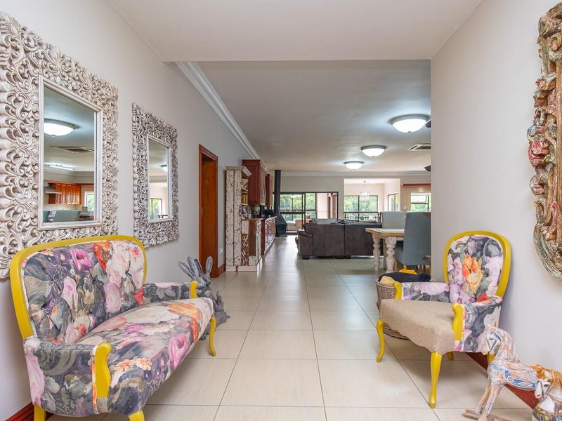 Exceptional 4-Bedroom Home in Prime Position - Ultimate Privacy and Luxury Living - Photo 10