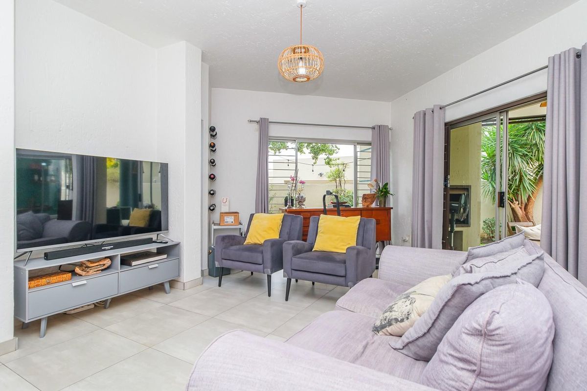 Modern 3 Bedroom Cluster in Sunninghill Gardens - Photo 2