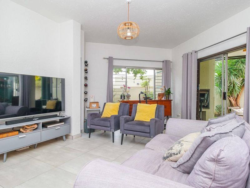 Modern 3 Bedroom Cluster in Sunninghill Gardens - Photo 2