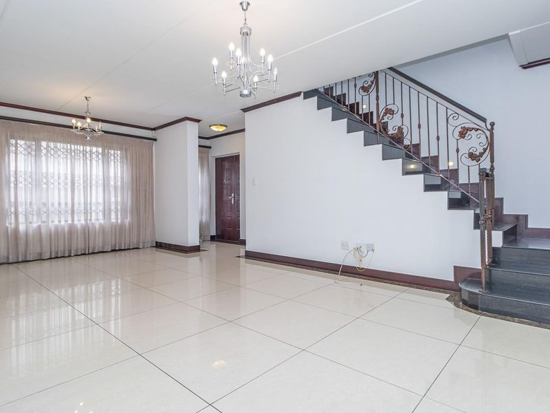 Comfortable, modern lifestyle, 3-Bedroom Cluster in Sought-After Secure Complex - Photo 3