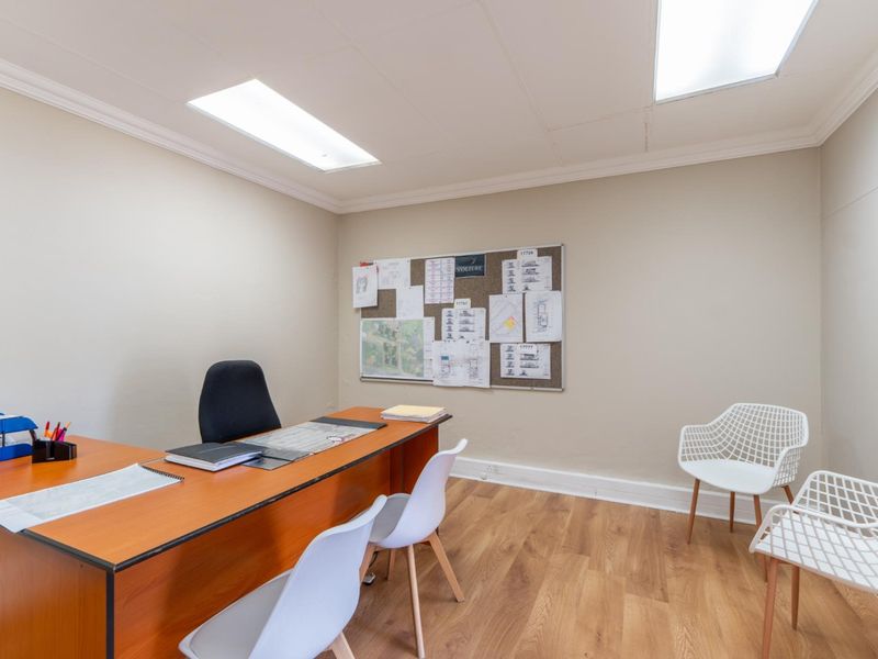 Prime Commercial Office Space - Ideal for Salon or Doctors' Rooms | Main Road, Paarl - Photo 9