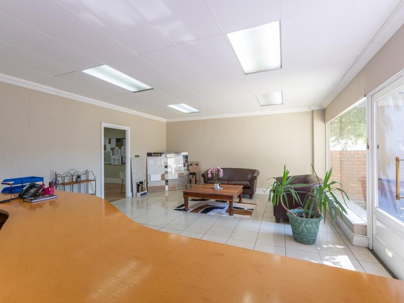 Prime Commercial Office Space - Ideal for Salon or Doctors' Rooms | Main Road, Paarl - Photo 8