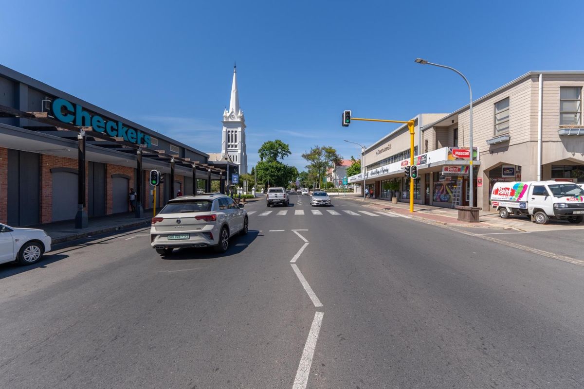 Prime Commercial Office Space - Ideal for Salon or Doctors' Rooms | Main Road, Paarl - Photo 2