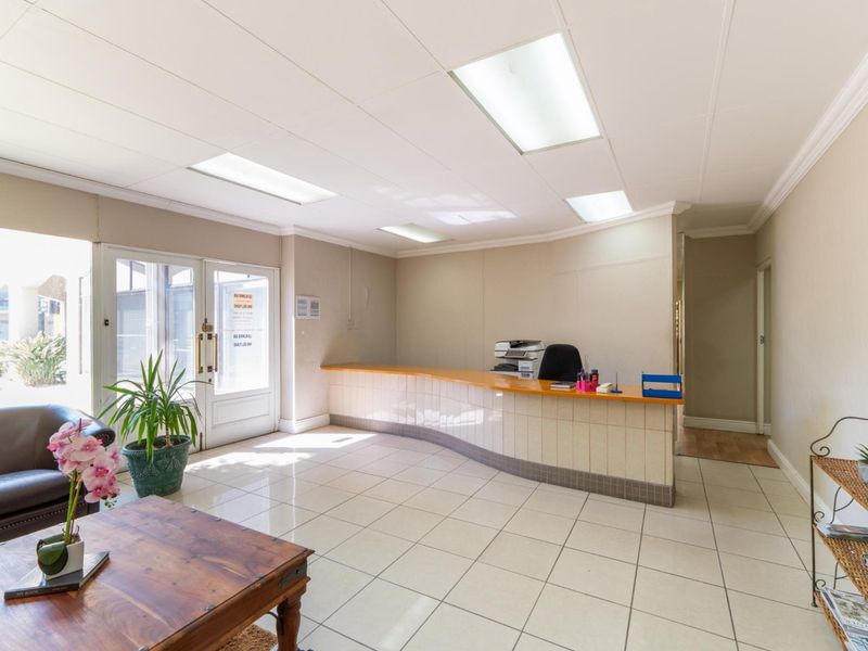 Prime Commercial Office Space - Ideal for Salon or Doctors' Rooms | Main Road, Paarl - Photo 7