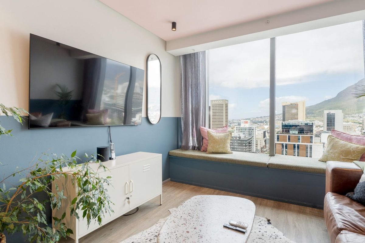 Penthouse Perfection and Luxury City Living with Iconic Cape Town Views - Photo 5