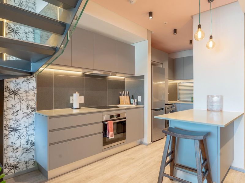 Penthouse Perfection and Luxury City Living with Iconic Cape Town Views - Photo 10