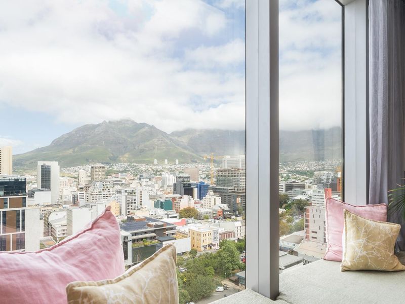 Penthouse Perfection and Luxury City Living with Iconic Cape Town Views - Photo 8