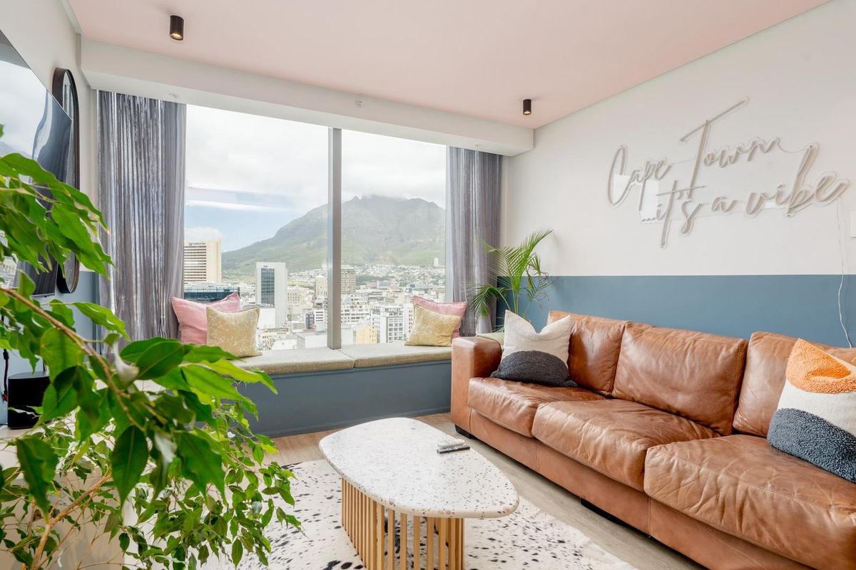 Penthouse Perfection and Luxury City Living with Iconic Cape Town Views - Photo 4