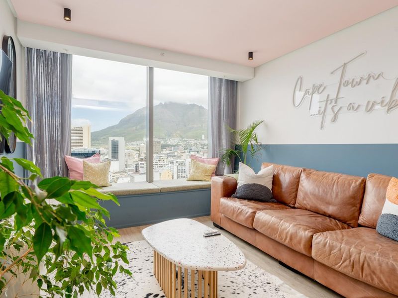 Penthouse Perfection and Luxury City Living with Iconic Cape Town Views - Photo 4
