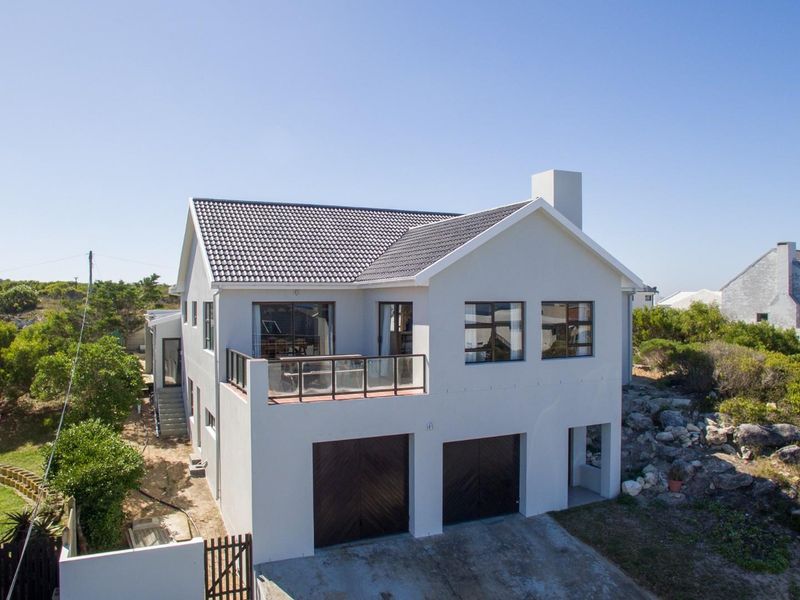 Modern 4 Bedroom coastal home with panoramic ocean views in Struisbaai - Photo 3