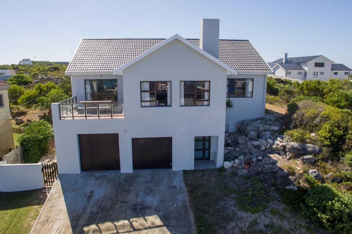 Modern 4 Bedroom coastal home with panoramic ocean views in Struisbaai - Photo 2
