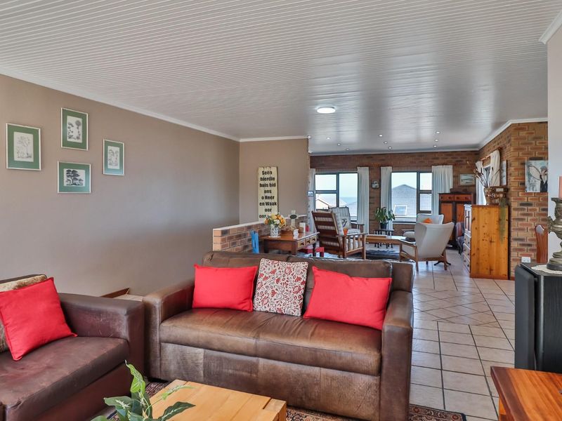 Modern 4 Bedroom coastal home with panoramic ocean views in Struisbaai - Photo 9