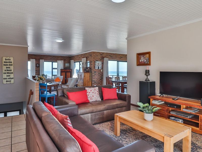 Modern 4 Bedroom coastal home with panoramic ocean views in Struisbaai - Photo 8
