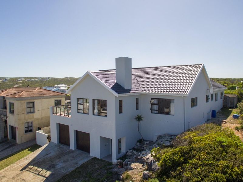 Modern 4 Bedroom coastal home with panoramic ocean views in Struisbaai - Photo 1