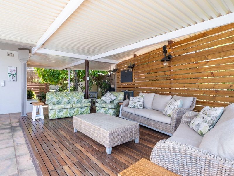 IMMACULATELY KEPT COASTAL HOME WITH SEA VIEWS AND SEPARATE FLATLET - Photo 10