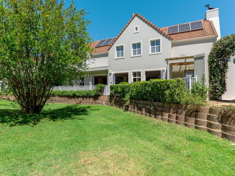 Modern  Elegence with golf course views - Photo 2