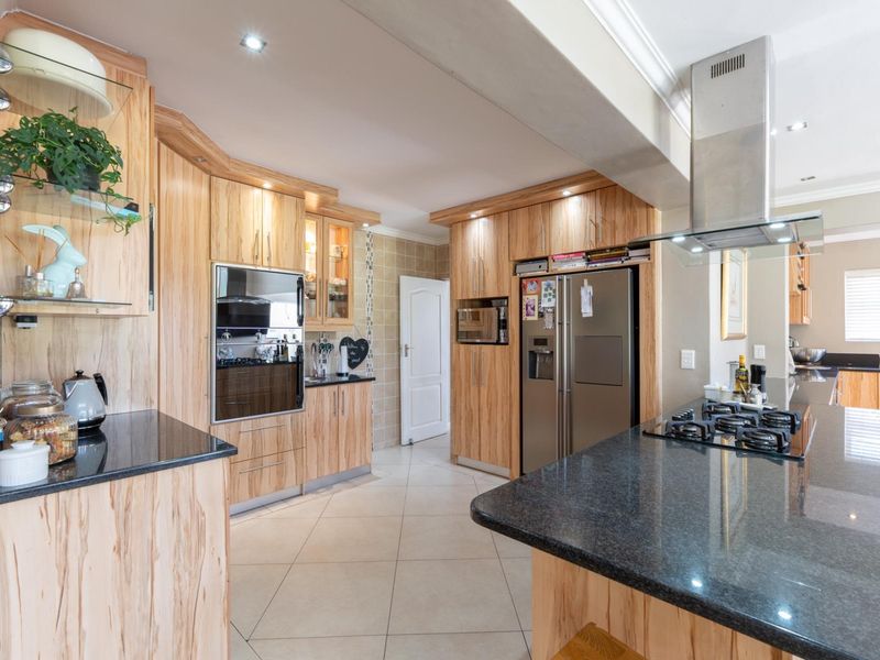 Modern  Elegence with golf course views - Photo 6