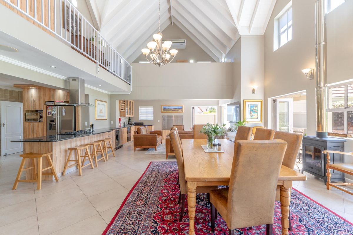 Modern  Elegence with golf course views - Photo 5