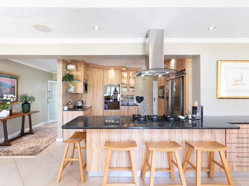 Modern  Elegence with golf course views - Photo 7