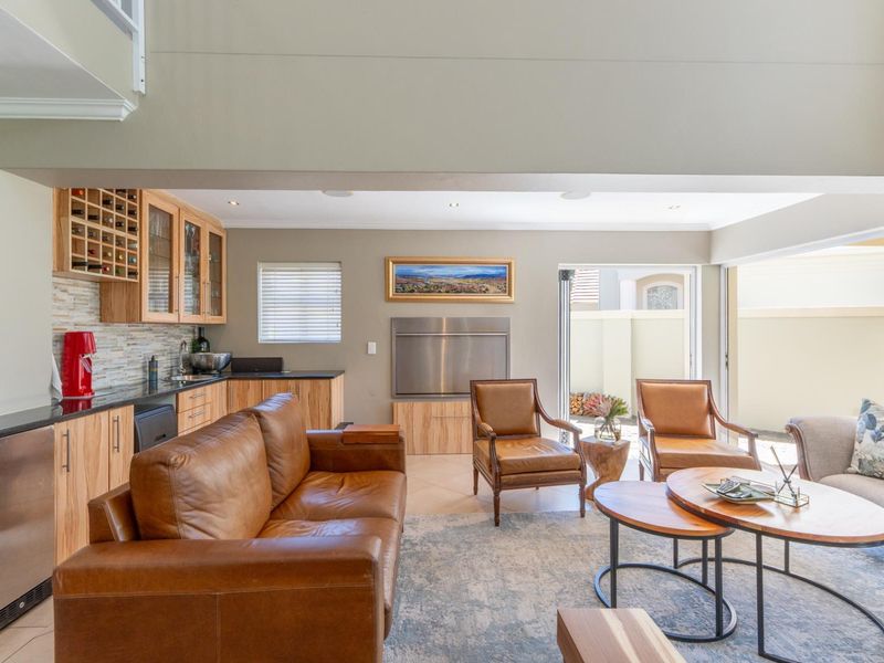 Modern  Elegence with golf course views - Photo 9