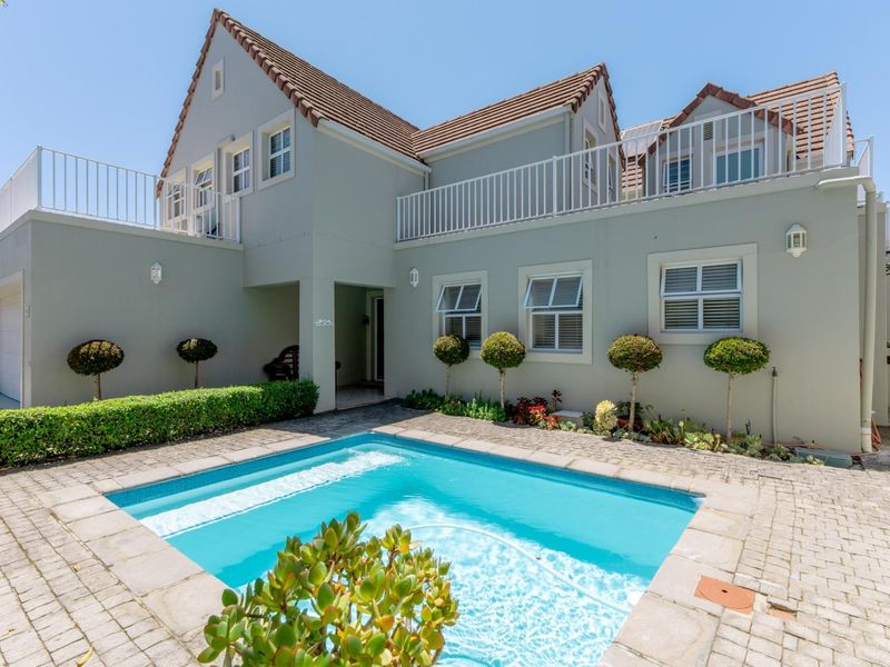 Modern  Elegence with golf course views - Photo 3