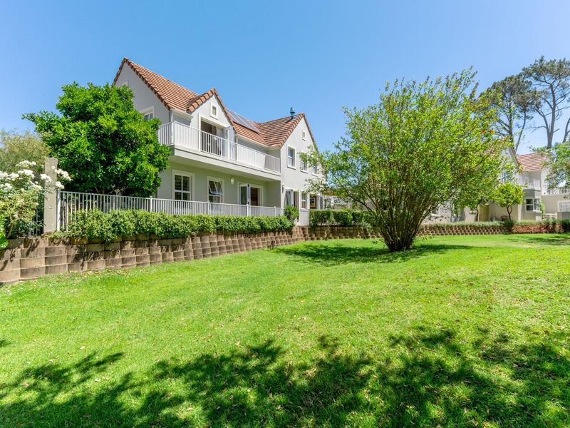 Modern  Elegence with golf course views - Photo 1