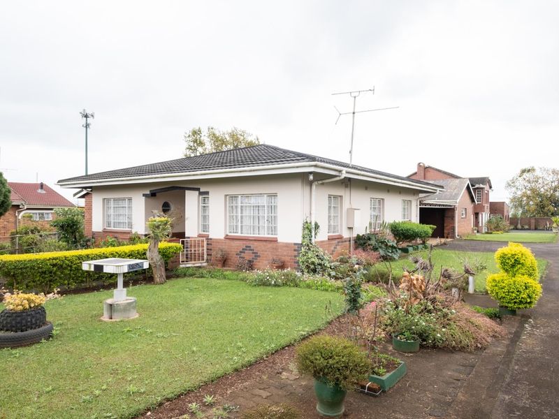 Charming 3-Bedroom Family Home with Outbuilding - Photo 2