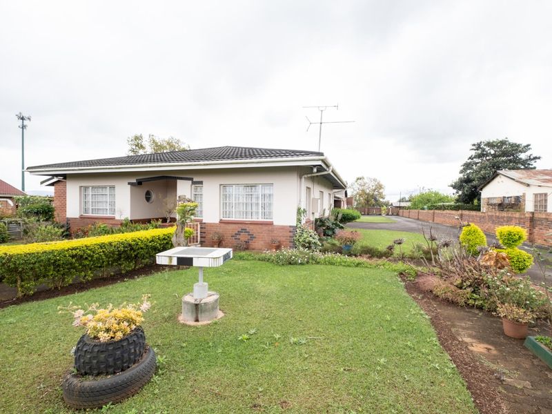 Charming 3-Bedroom Family Home with Outbuilding - Photo 3