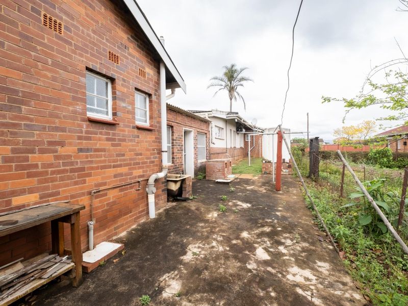 Charming 3-Bedroom Family Home with Outbuilding - Photo 8