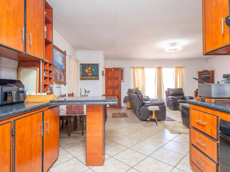 Neat and Spacious Three Bedroom Townhouse for Sale - Photo 10