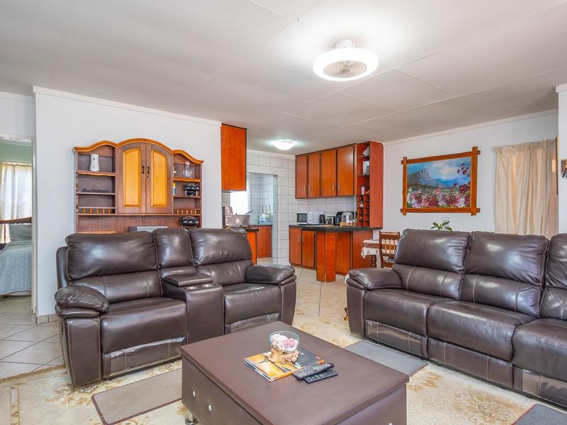 Neat and Spacious Three Bedroom Townhouse for Sale - Photo 6